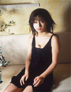石野容子
